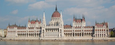 Plik Parliament of Hungary 2010 02.JPG znajduje się w Wikimedia Commons – repozytorium wolnych zasobów.