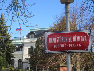 Nemzow-Square with Russian Embassy and Flag ©Friedrich-Naumann-Stiftung für die Freiheit
