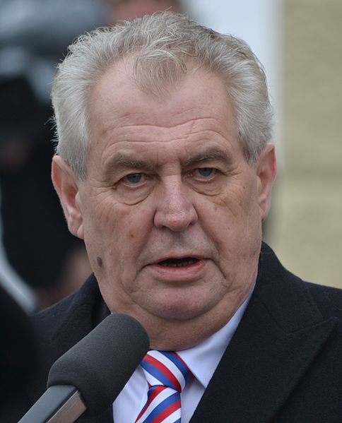 Plik Miloš Zeman 2013.JPG znajduje się w Wikimedia Commons – repozytorium wolnych zasobów.