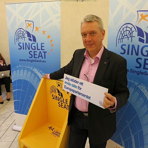 Christian Engström for the Single Seat-campaign in 2012, a cross-party campaign stating that most members of the European parliament want to meet only in Brussels. Wikimedia Commons.