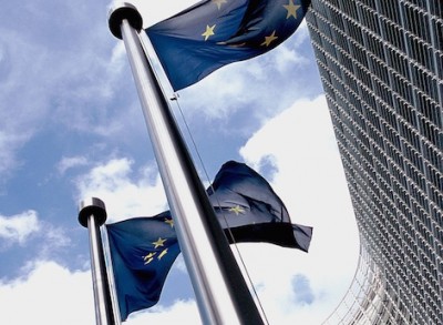European_flag_outside_the_Commission