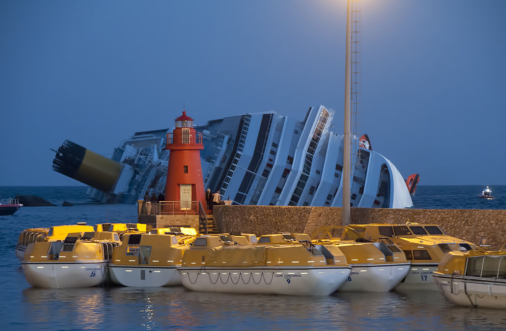 1024px-Collision_of_Costa_Concordia_24