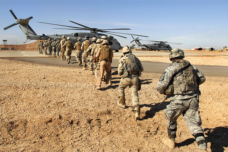 800px-Flickr_-_The_U.S._Army_-_Loading_up