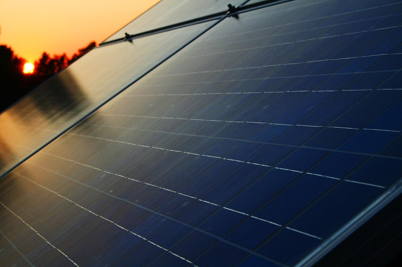 solar-panel-sunset-cc-Bernd-Sieker-2007-big