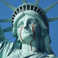 estatua da liberdade chorando