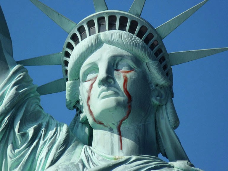 estatua da liberdade chorando