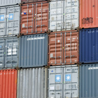 Shipping_containers_at_Clyde