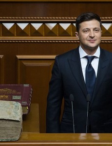 800px-Volodymyr_Zelensky_2019_presidential_inauguration_05