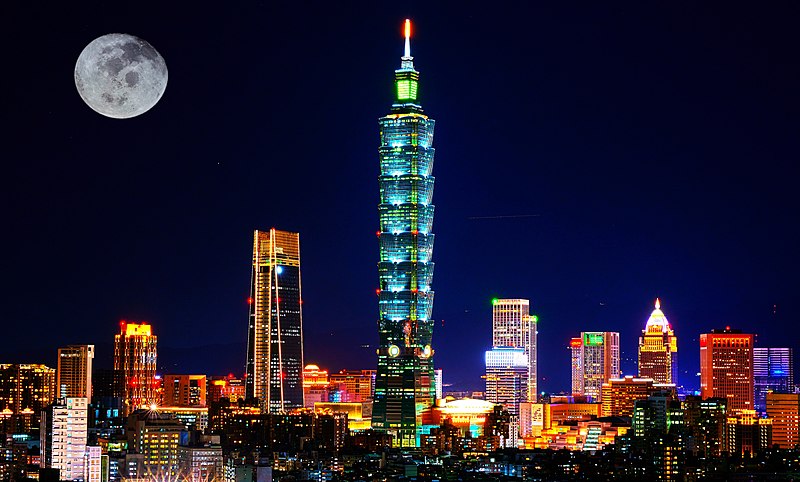 800px-Taipei_skyline_cityscape_at_night_with_full_moon