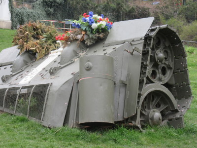 Cerny’s buried invasion tank from 1968 ©Friedrich-Naumann-Stiftung für die Freiheit