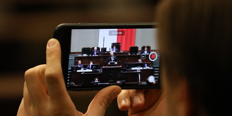 polish-parliament-sejm-kaczynski-right-phone