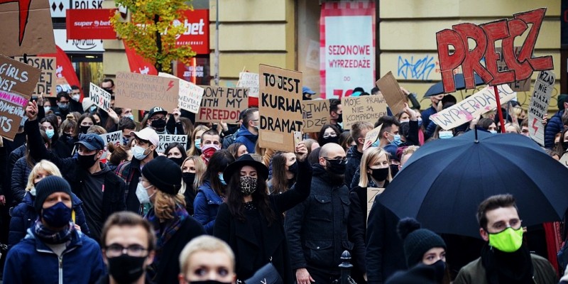 1024px-02020_0691_Protest_against_abortion_restriction_in_Kraków,_October_2020