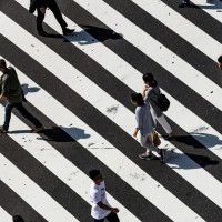 people-crossroads-walking