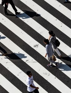 people-crossroads-walking