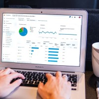 online-advertising-computer-data