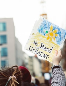 markus-spiske-f98GSEhGfY8-unsplash-ukraine-we-stand-with-eu